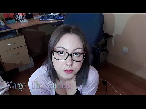 ❤️ Σέξι κορίτσι με γυαλιά πιπιλίζει Dildo βαθιά στην κάμερα ❤ Πόρνο vk ️